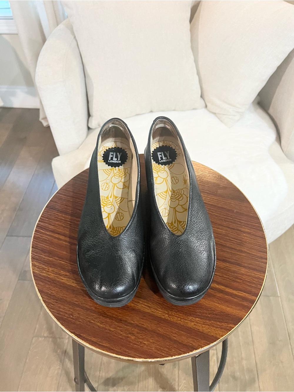 Fly London Black Leather Slip-On Clogs, EU 40
Very good pre-owned condition.